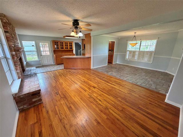 311 Southern Oaks Drive, Lake Jackson, TX 77566