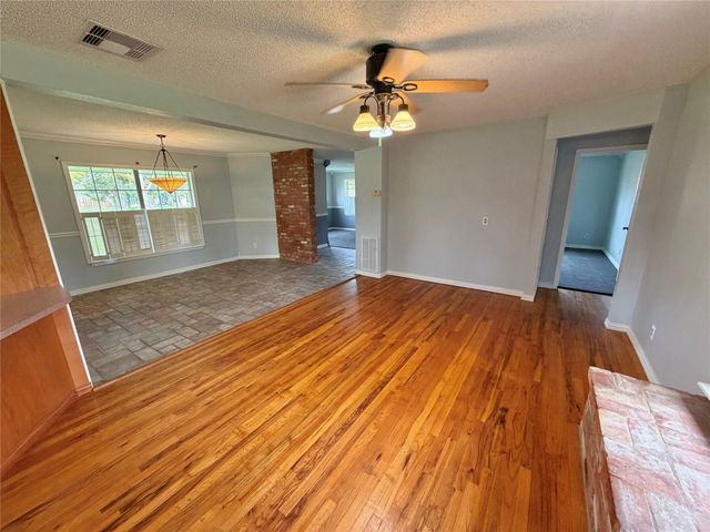 311 Southern Oaks Drive, Lake Jackson, TX 77566