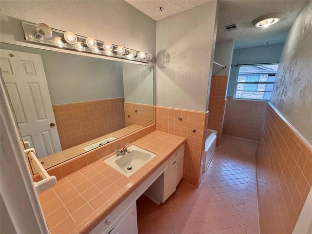 311 Southern Oaks Drive, Lake Jackson, TX 77566