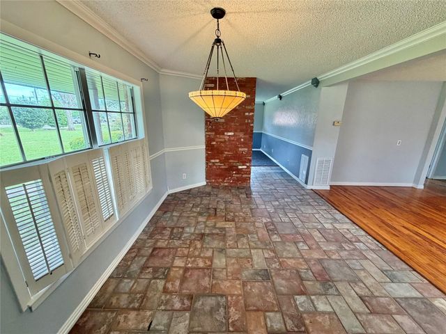 311 Southern Oaks Drive, Lake Jackson, TX 77566
