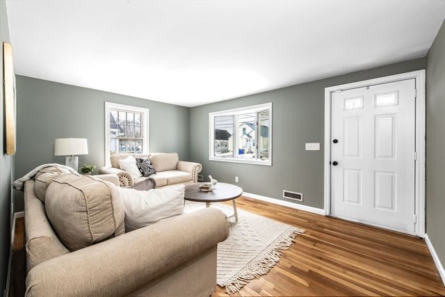 70 Manistee St, Pawtucket, RI 02861