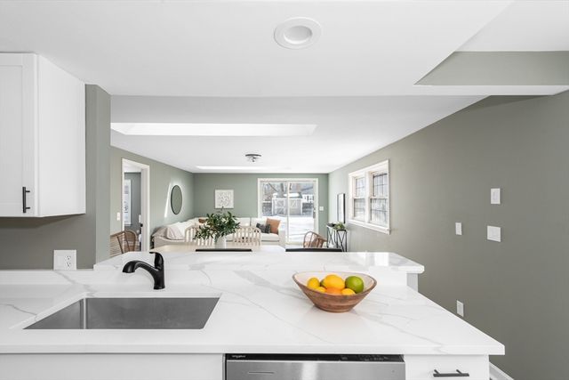 70 Manistee St, Pawtucket, RI 02861