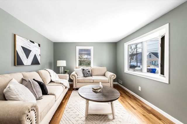 70 Manistee St, Pawtucket, RI 02861