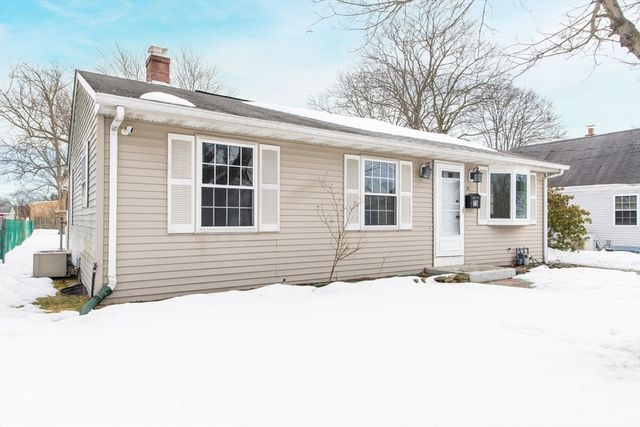70 Manistee St, Pawtucket, RI 02861