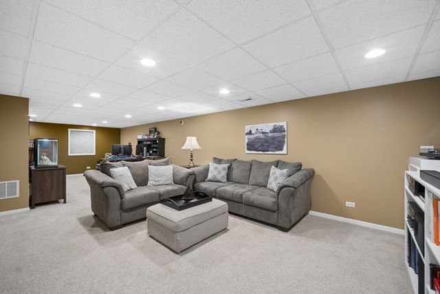 2105 Bent Tree Drive, Geneva, IL 60134