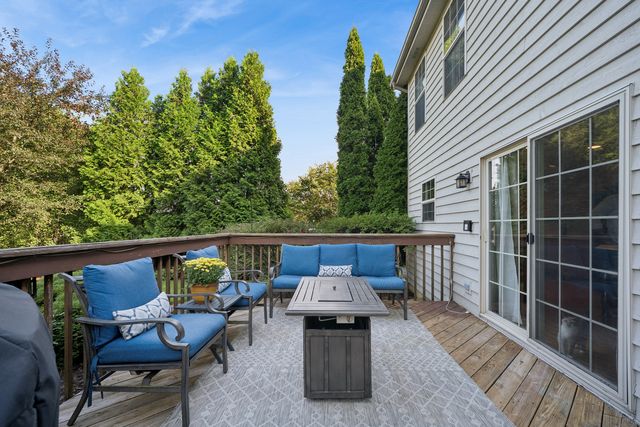 2105 Bent Tree Drive, Geneva, IL 60134