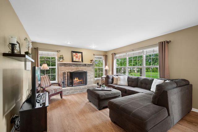 2105 Bent Tree Drive, Geneva, IL 60134