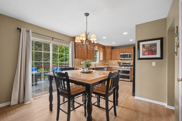 2105 Bent Tree Drive, Geneva, IL 60134