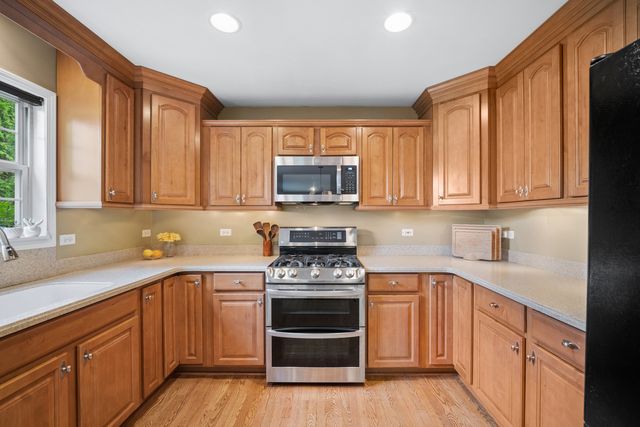 2105 Bent Tree Drive, Geneva, IL 60134
