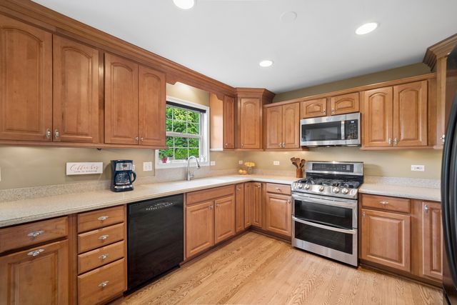 2105 Bent Tree Drive, Geneva, IL 60134
