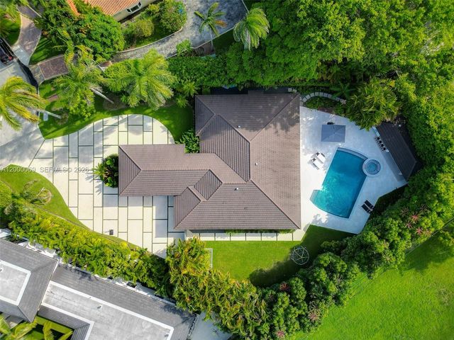 4800 Bay Point Rd, Miami, FL 33137