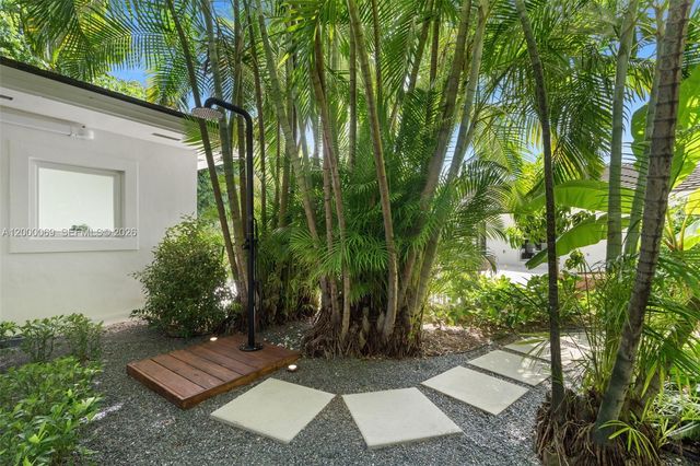 4800 Bay Point Rd, Miami, FL 33137