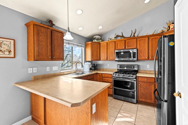 2146 E SHADOW DR, Eagle Mountain, UT 84005