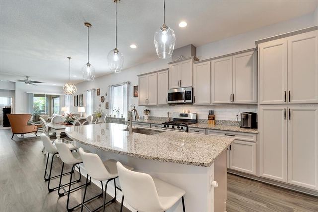 7423 SUNGOLD MEADOW COURT, Apollo Beach, FL 33572