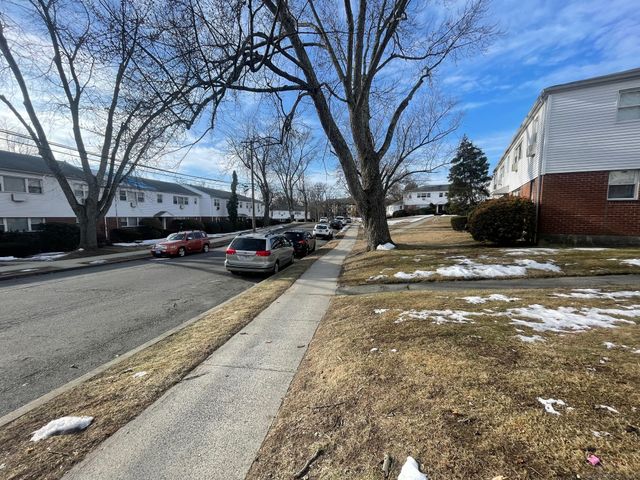 81 Cherry Hill Drive 1B, Bridgeport, CT 06606