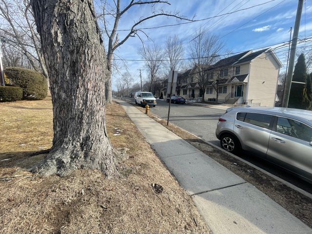 81 Cherry Hill Drive 1B, Bridgeport, CT 06606