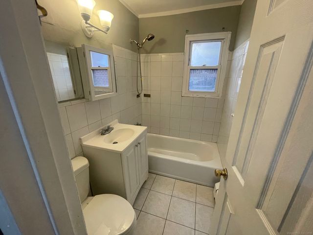 81 Cherry Hill Drive 1B, Bridgeport, CT 06606