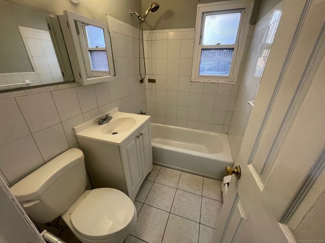 81 Cherry Hill Drive 1B, Bridgeport, CT 06606