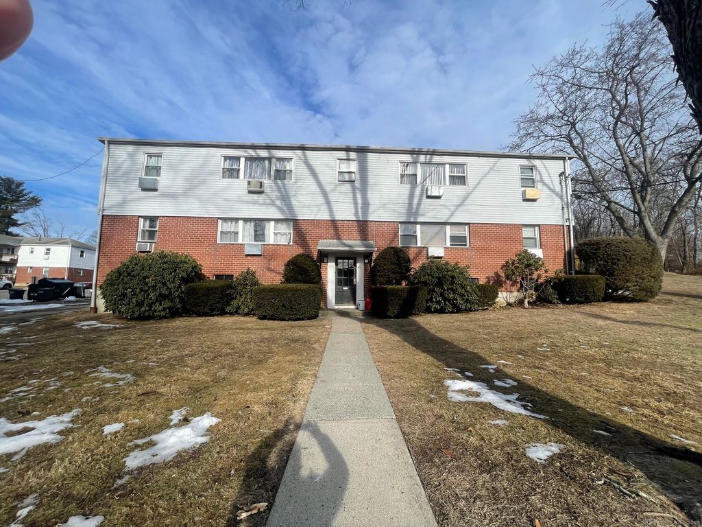 81 Cherry Hill Drive 1B, Bridgeport, CT 06606