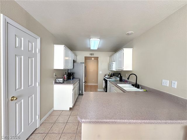 10164 Tree Bark Street, Las Vegas, NV 89183