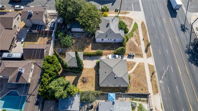 14005 Victory Boulevard, Van Nuys, CA 91401