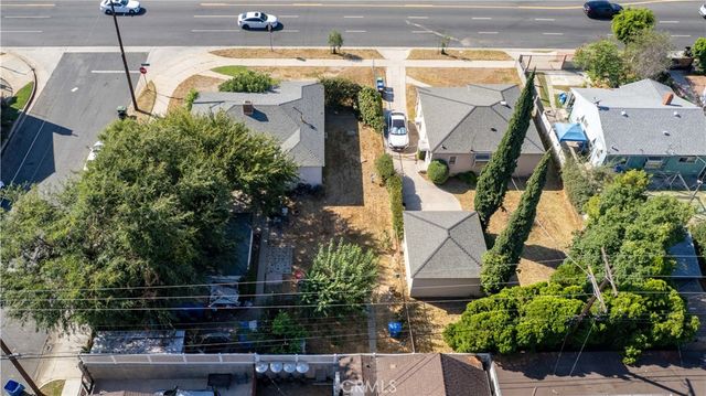14005 Victory Boulevard, Van Nuys, CA 91401