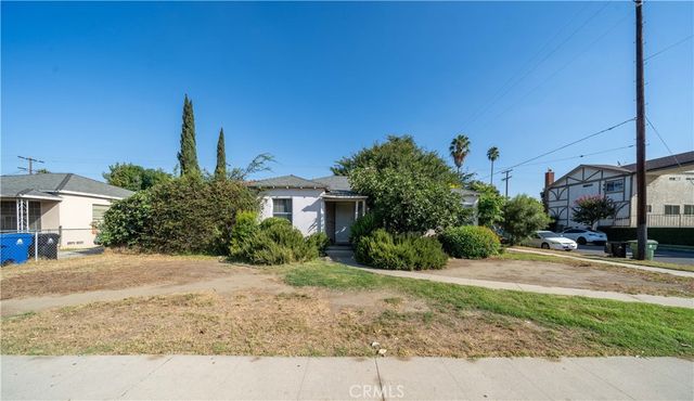 14005 Victory Boulevard, Van Nuys, CA 91401