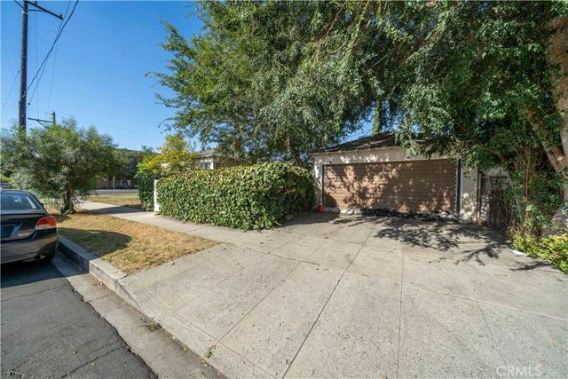 14005 Victory Boulevard, Van Nuys, CA 91401