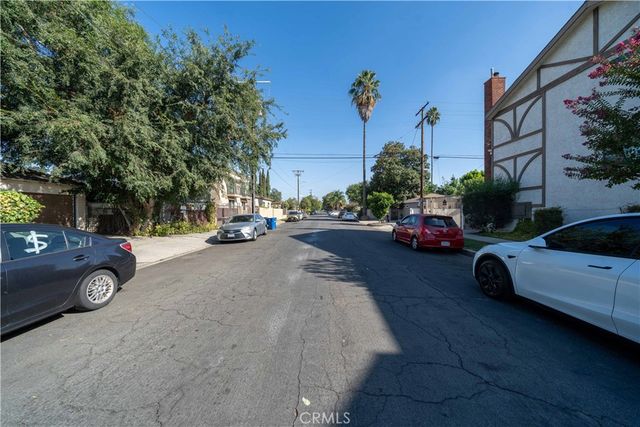 14005 Victory Boulevard, Van Nuys, CA 91401