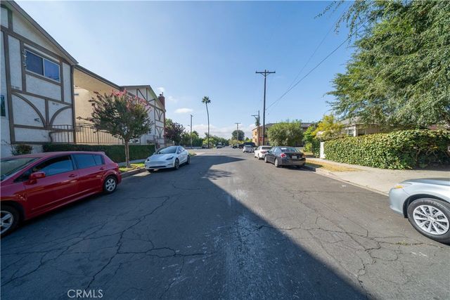 14005 Victory Boulevard, Van Nuys, CA 91401