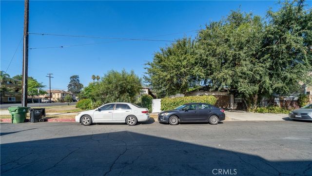 14005 Victory Boulevard, Van Nuys, CA 91401