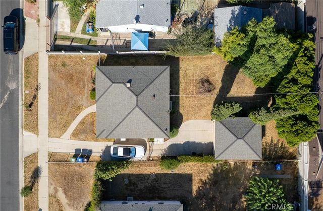 14005 Victory Boulevard, Van Nuys, CA 91401