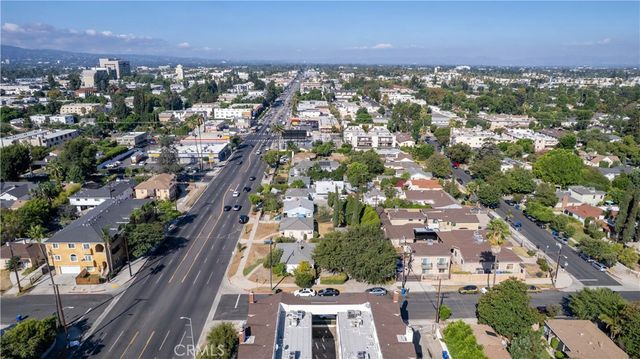 14005 Victory Boulevard, Van Nuys, CA 91401