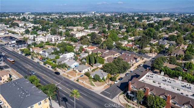 14005 Victory Boulevard, Van Nuys, CA 91401