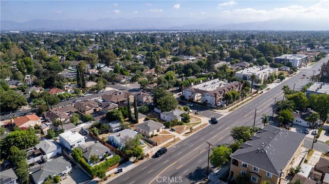 14005 Victory Boulevard, Van Nuys, CA 91401