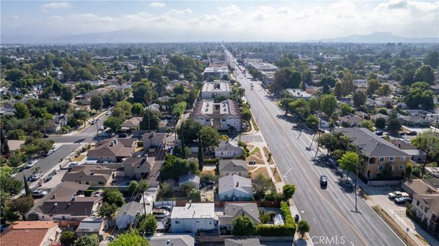 14005 Victory Boulevard, Van Nuys, CA 91401