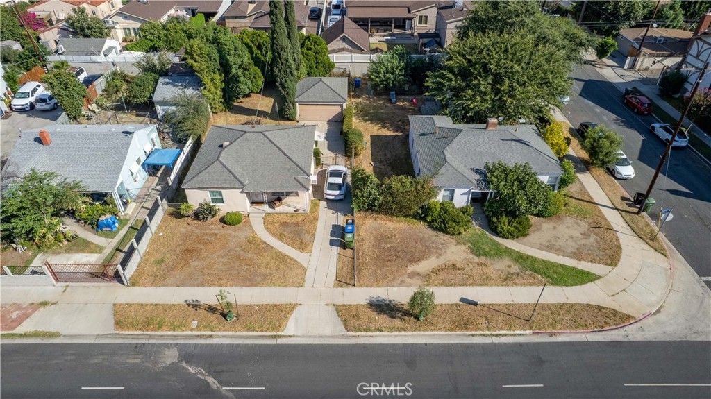 14005 Victory Boulevard, Van Nuys, CA 91401