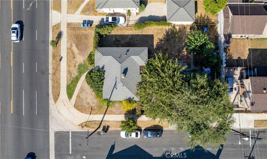 14005 Victory Boulevard, Van Nuys, CA 91401
