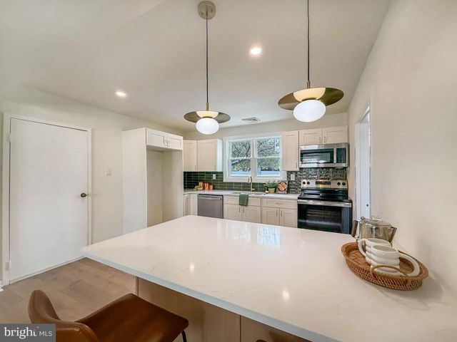 101 WALNUT LN, Yardley, PA 19067