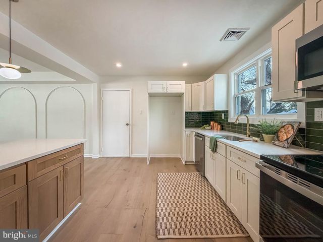 101 WALNUT LN, Yardley, PA 19067