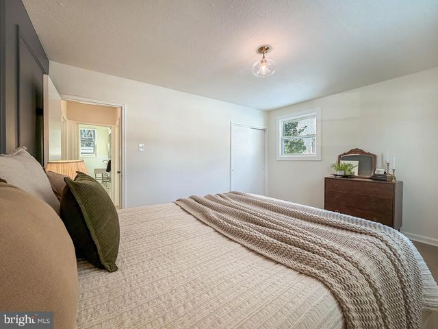 101 WALNUT LN, Yardley, PA 19067