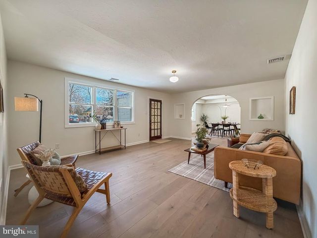 101 WALNUT LN, Yardley, PA 19067