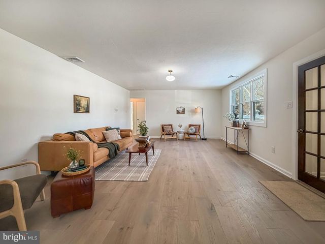 101 WALNUT LN, Yardley, PA 19067