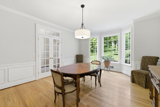 8 Iroquois Ln, Wilbraham, MA 01095