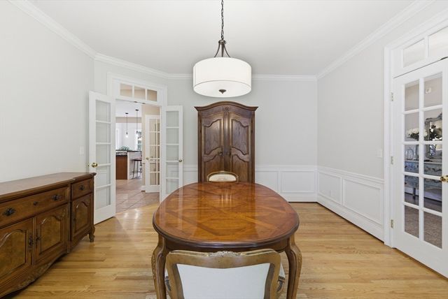 8 Iroquois Ln, Wilbraham, MA 01095