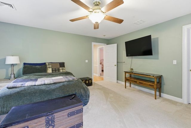 8 Iroquois Ln, Wilbraham, MA 01095