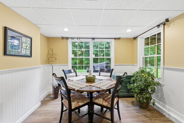 8 Iroquois Ln, Wilbraham, MA 01095
