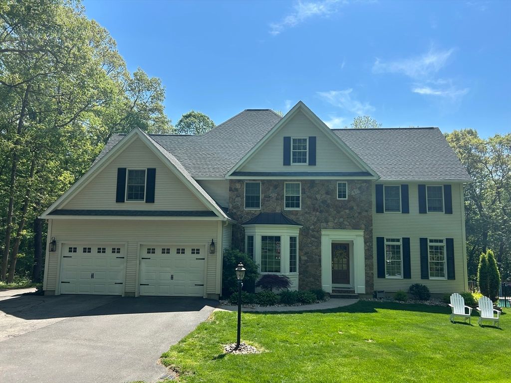 8 Iroquois Ln, Wilbraham, MA 01095