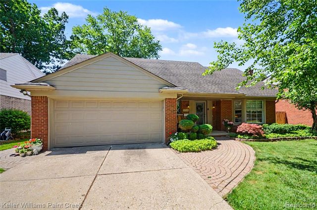 1437 Blairmoor Court, Grosse Pointe, MI 48236
