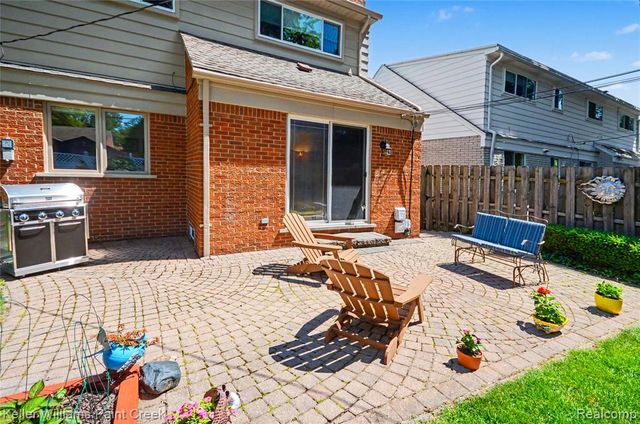 1437 Blairmoor Court, Grosse Pointe, MI 48236